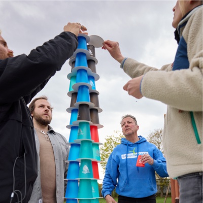 Ein Team baut einen m�glichst hohen Turm
