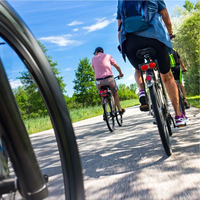 Team-Event Fahrradtour Foto einer Fahrradgruppe während der Fahrt