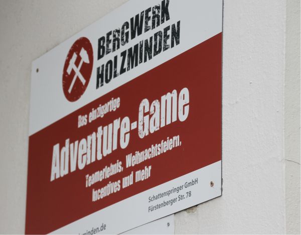 Straenschild des Bergwerks Holzminden - Das einzigartige Adventure-Game 